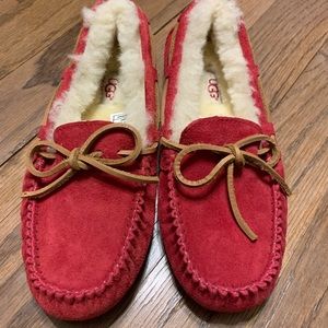 UGG Dakota Slipper, blush red Size 6